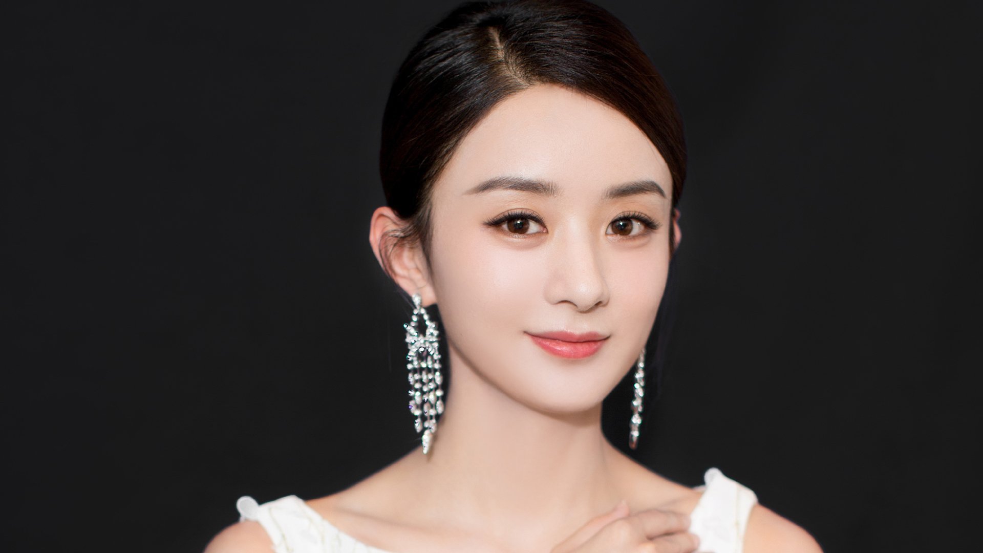 开云官方网站-坎特加盟切尔西，球队中场实力大幅提升，坎特在切尔西穿几号球衣